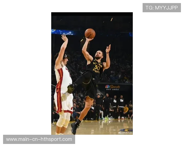 库里末节三记超远三分点燃反击，勇士逆转15分胜开拓者